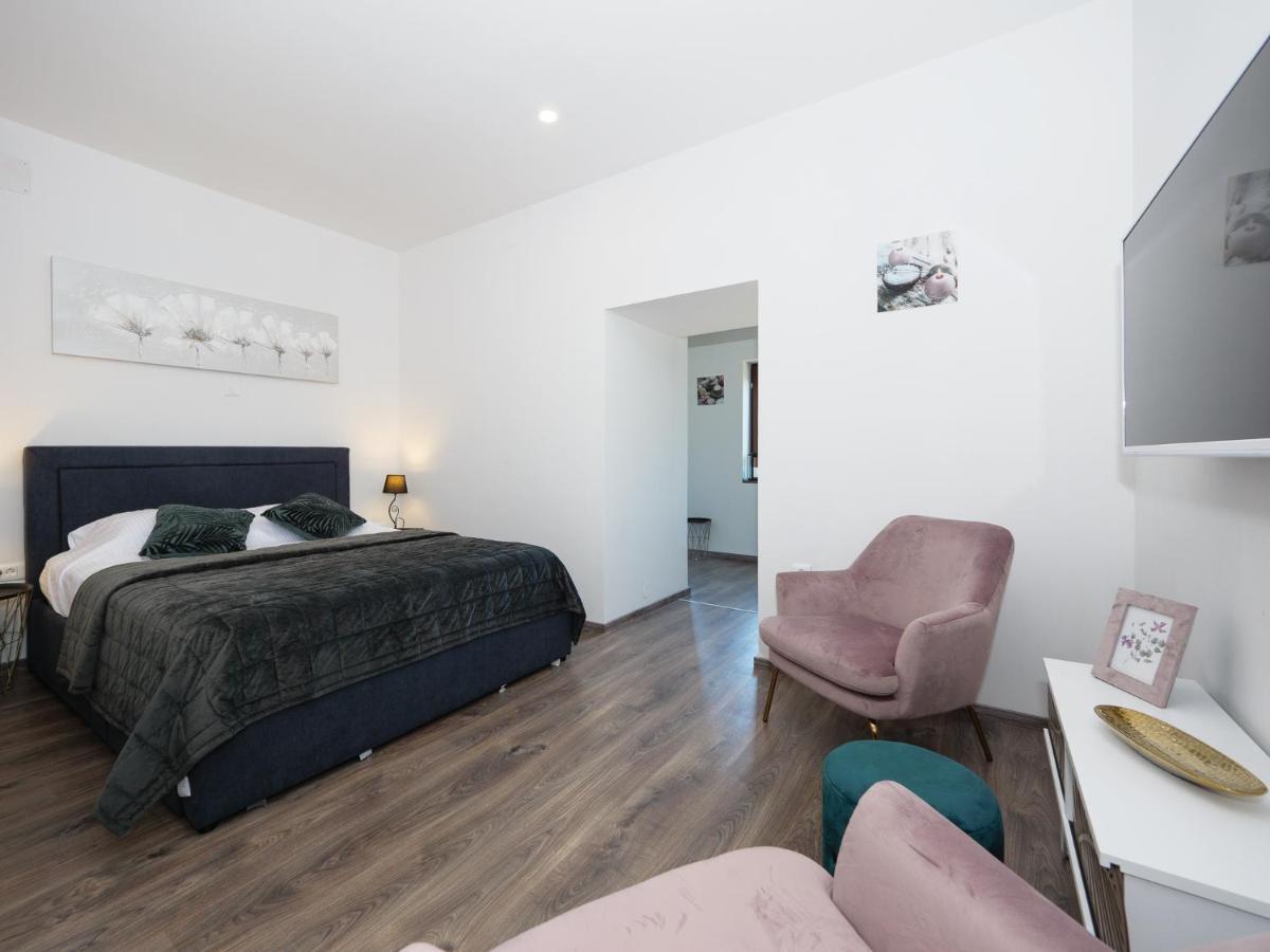 Arena Delight Studio Apartments Pula Exteriér fotografie